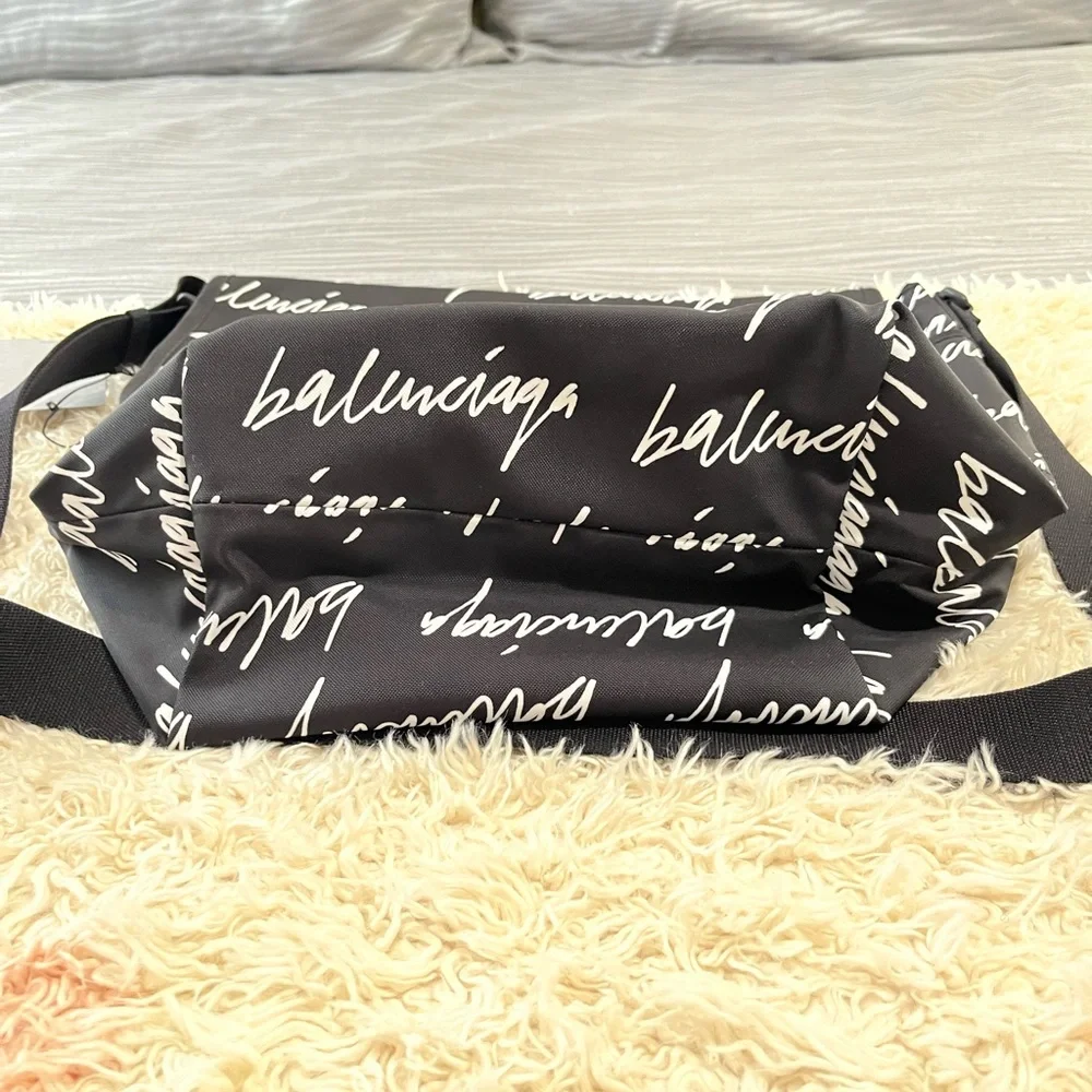 New Authentic BALENCIAGA Explorer Logo Script Messenger Bag